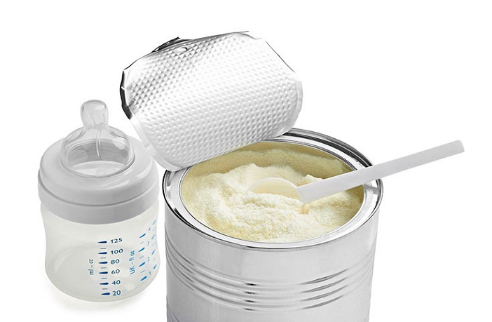 Making and storing the formula milk for baby