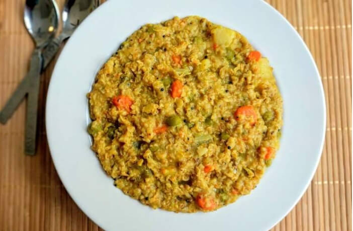 दलिया खिचड़ी (Dalia khichdi recipes in hindi)